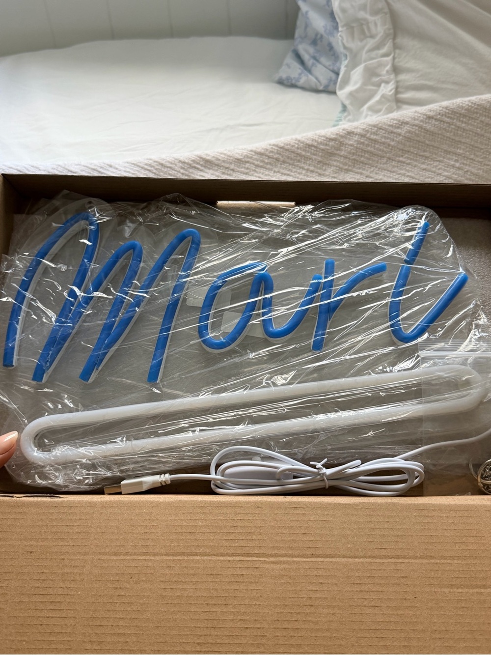 Custom LED Neon Sign  “Mari” - Picture 2 of 6